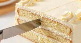 smooth clean cake slicing